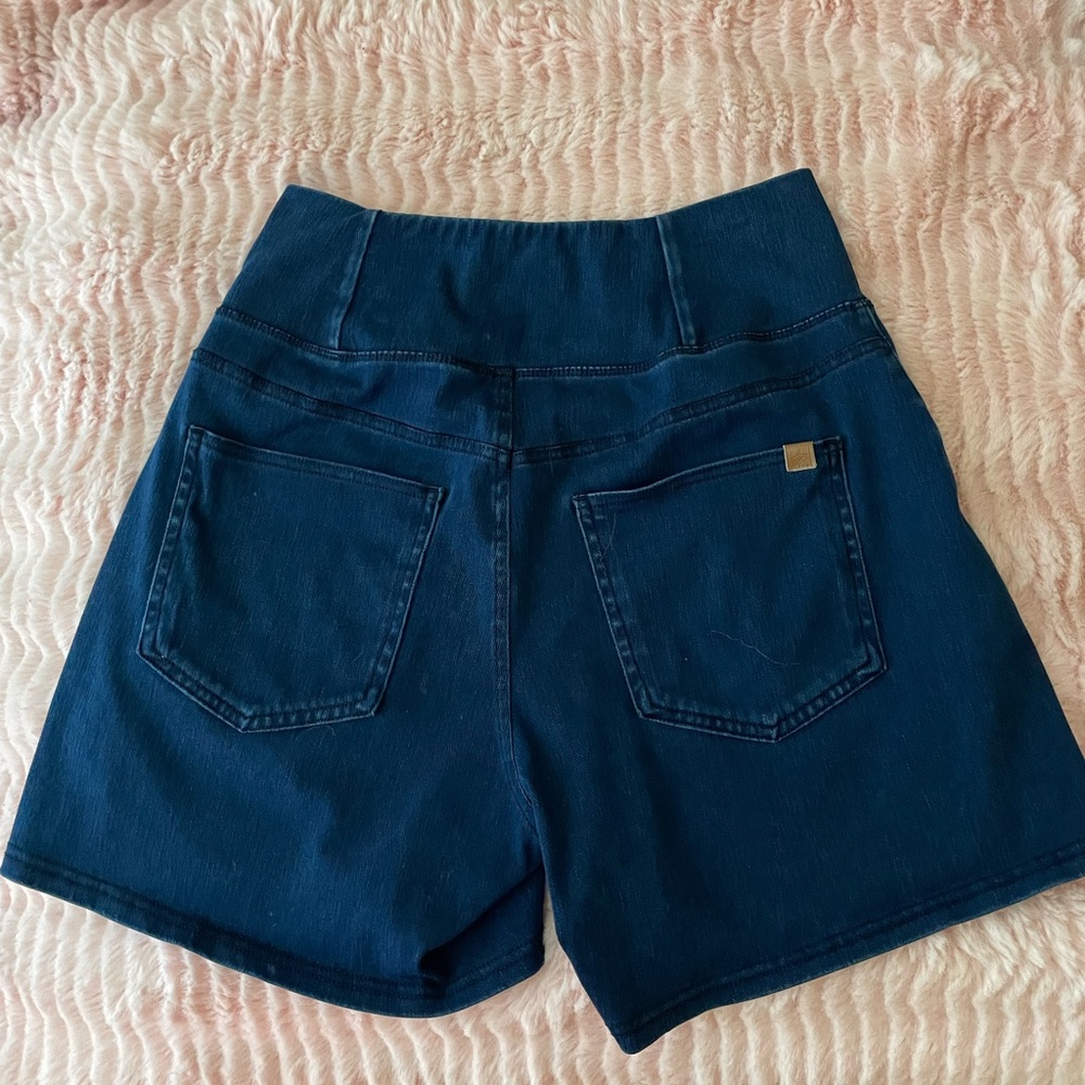 Halara Shorts Medium - image 5